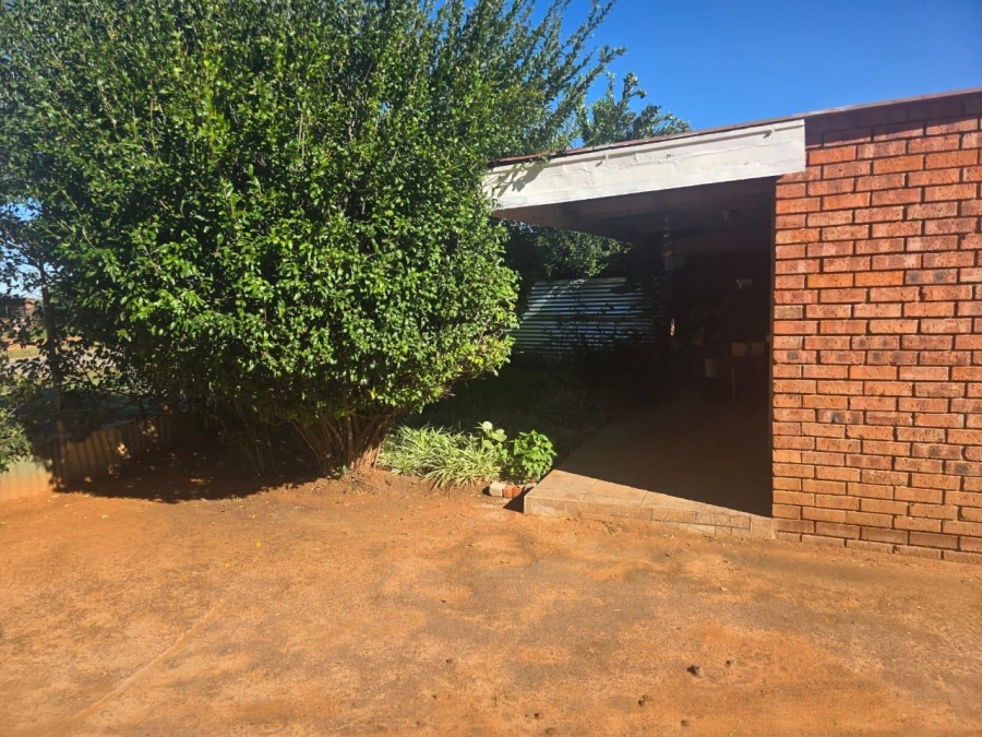 2 Bedroom Property for Sale in Roodepan Northern Cape